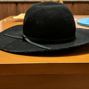 Black wool wide brim hat!